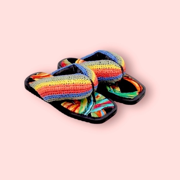 FARM Rio Shoes - NEW Farm Rio Black Banana puffy Fluffy crochet flip flop sandals size 8